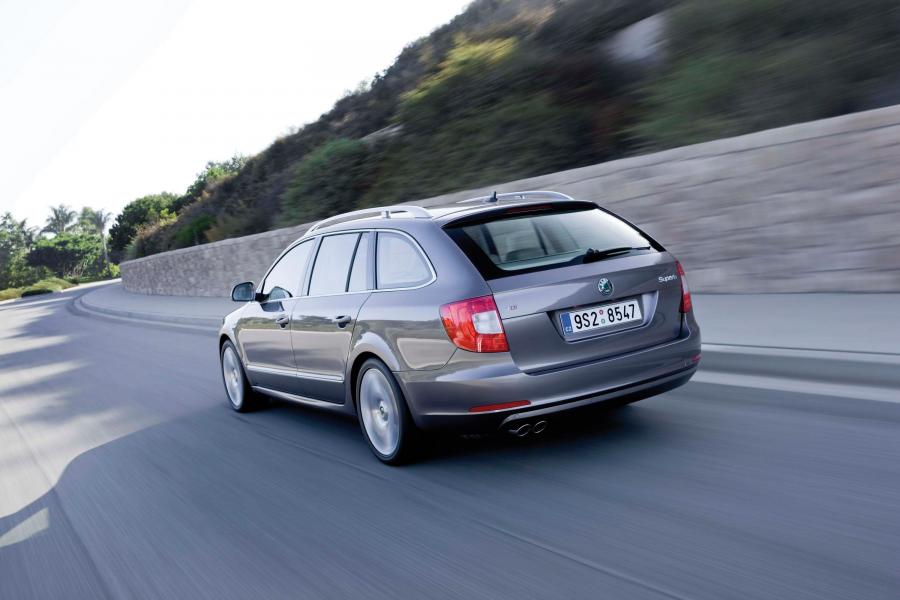  Skoda Superb Combi 2009 года  (фото 24 из 74)